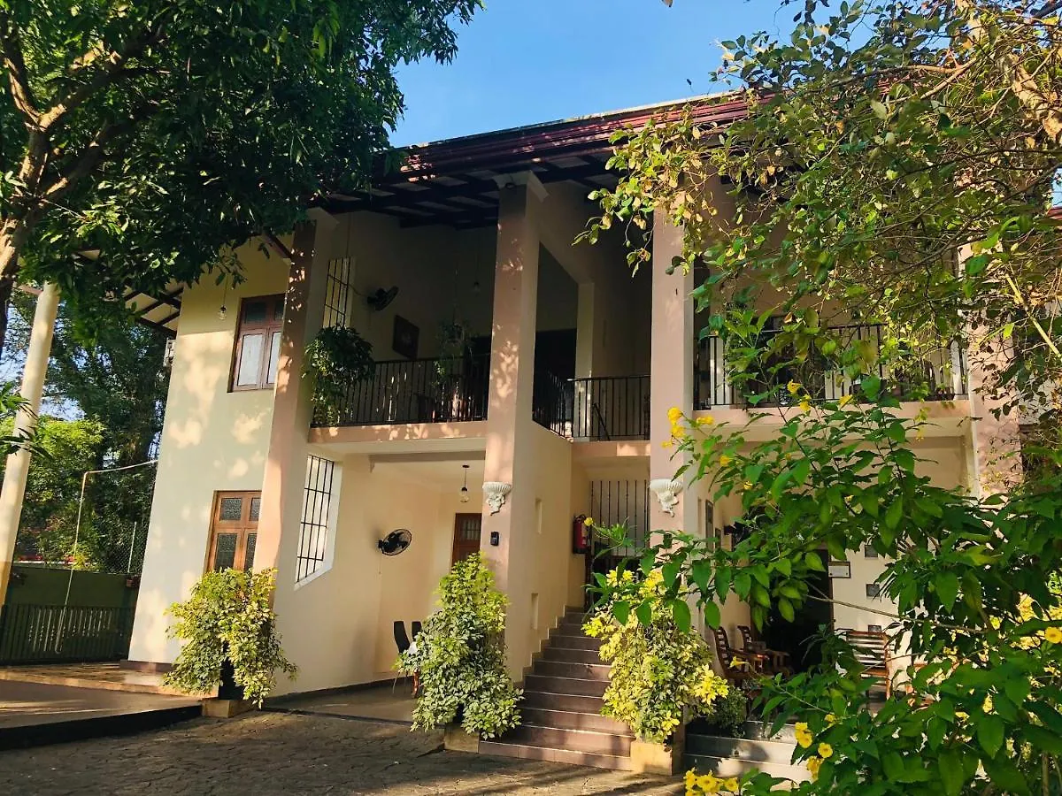 West Dene Bed and Breakfast Νεγκόμπο