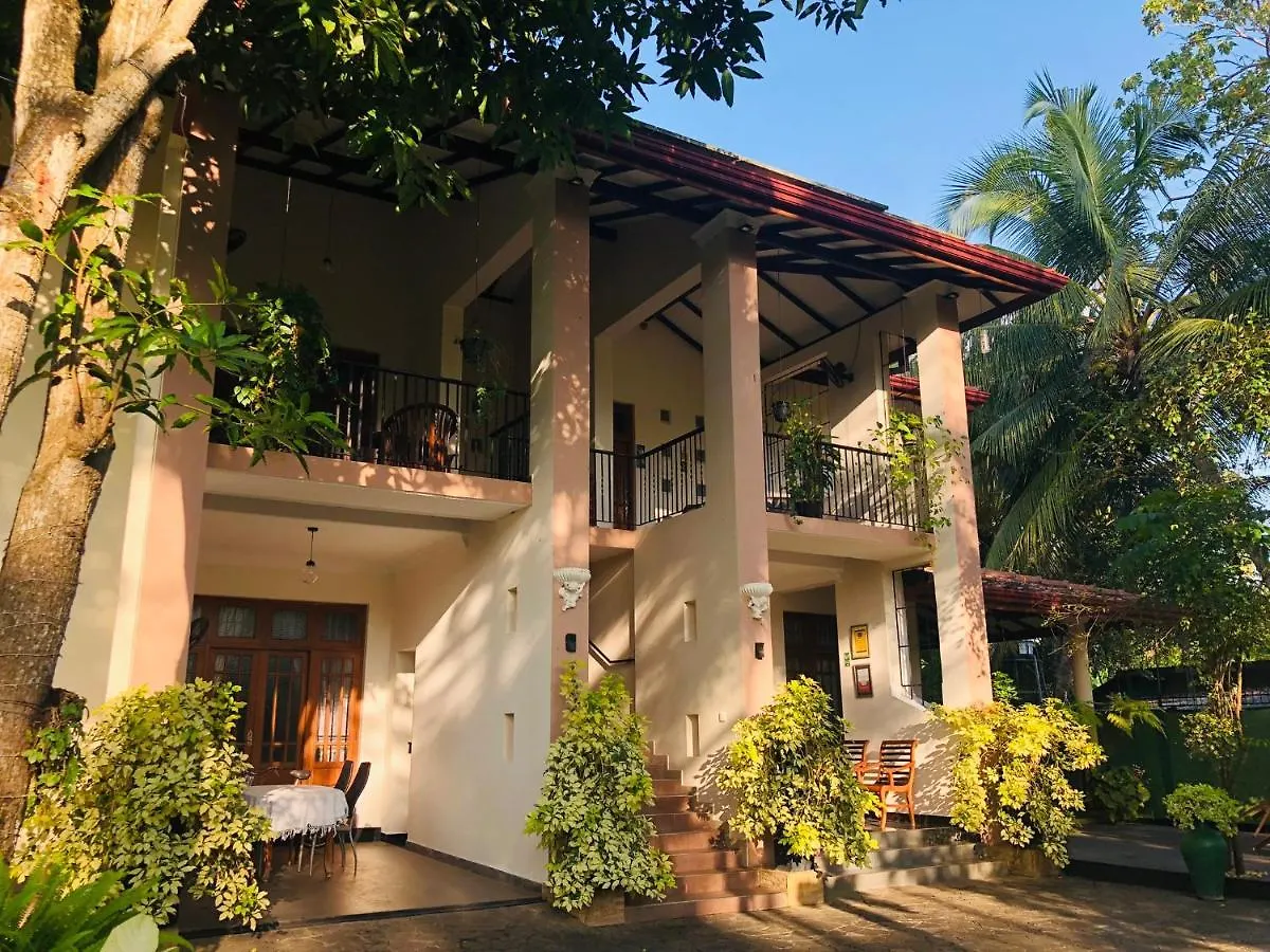 West Dene Bed and Breakfast Νεγκόμπο