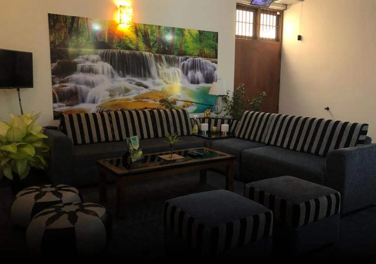 West Dene Bed and Breakfast Νεγκόμπο