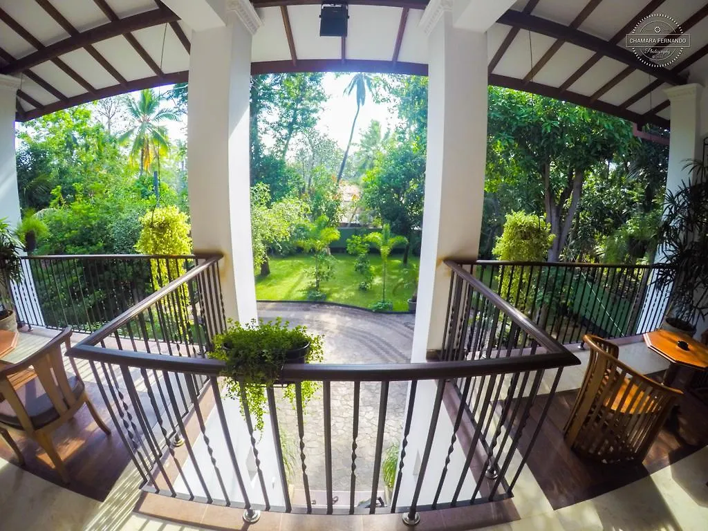 West Dene Bed and Breakfast Νεγκόμπο
