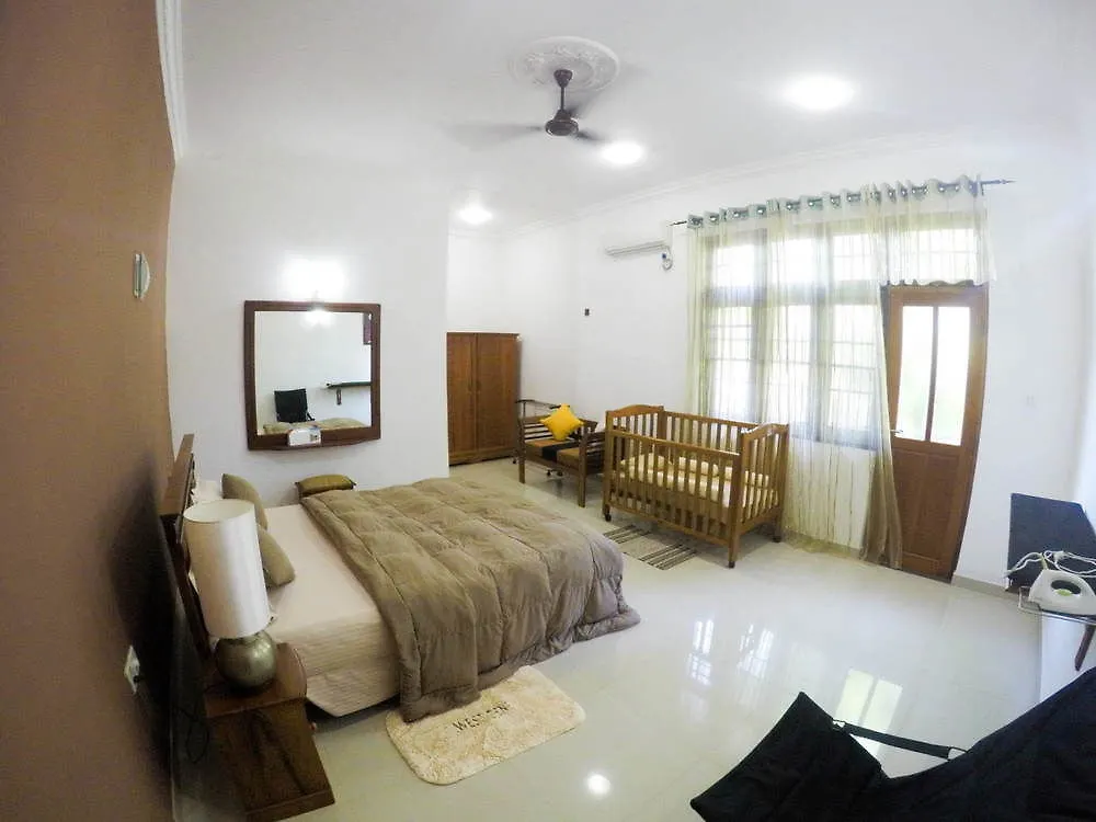 West Dene Bed and Breakfast Νεγκόμπο