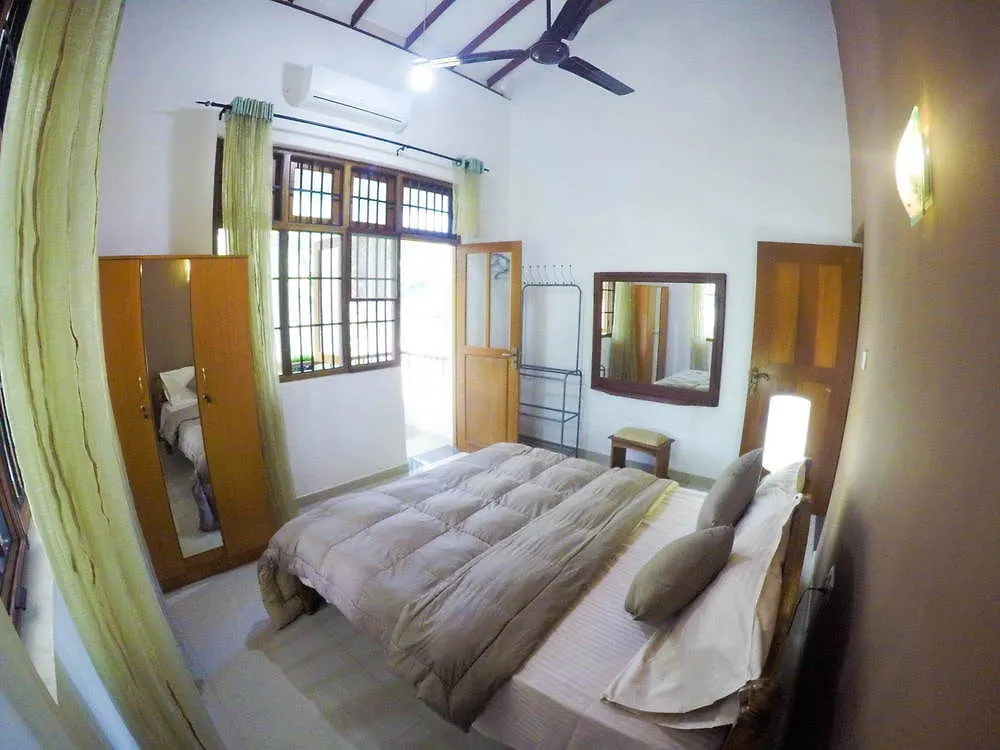 West Dene Bed and Breakfast Νεγκόμπο