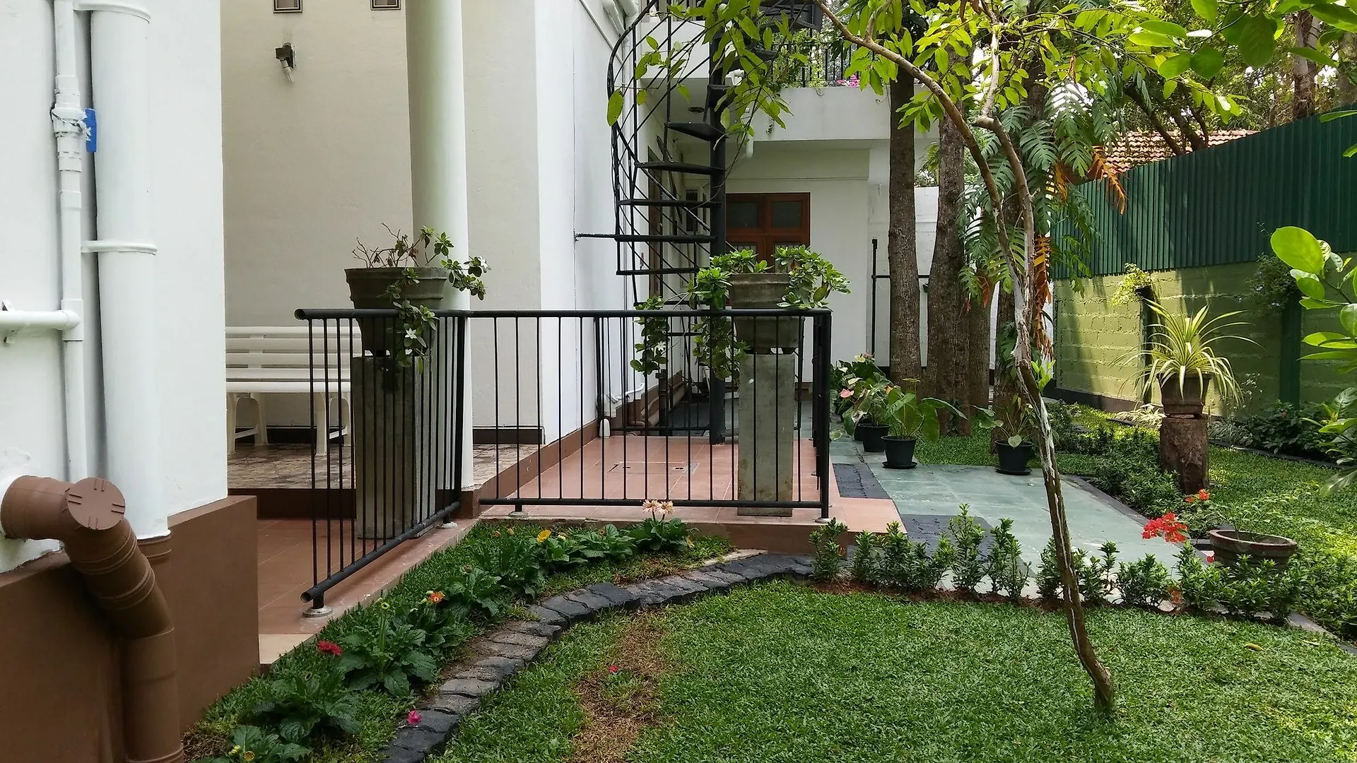 West Dene Bed and Breakfast Νεγκόμπο