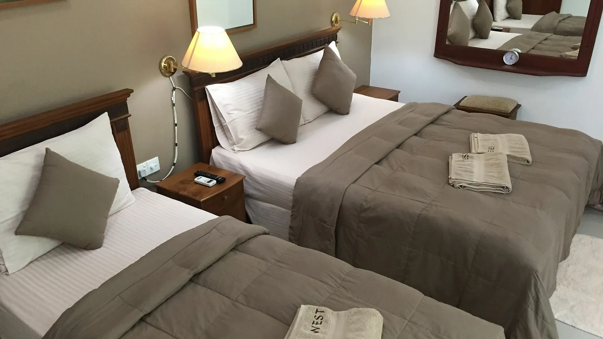 West Dene Bed and Breakfast Νεγκόμπο