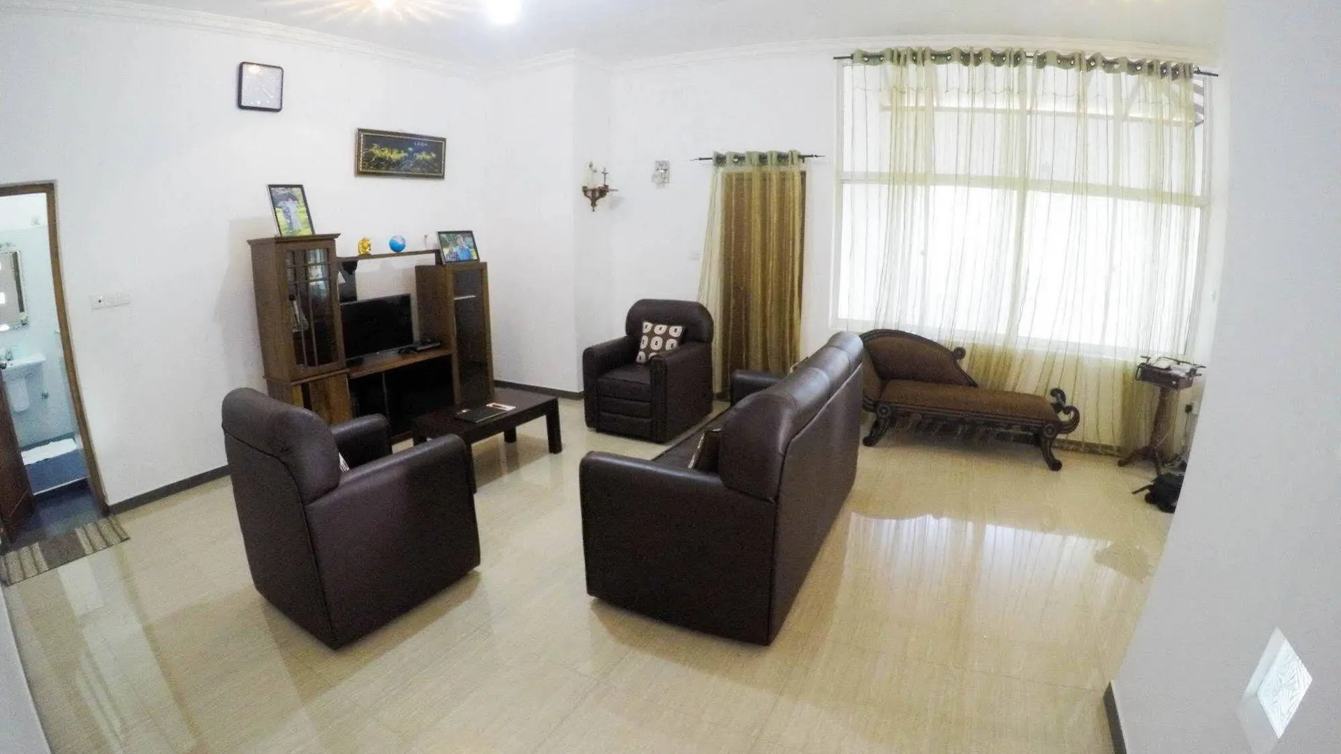 West Dene Bed and Breakfast Νεγκόμπο 2*,